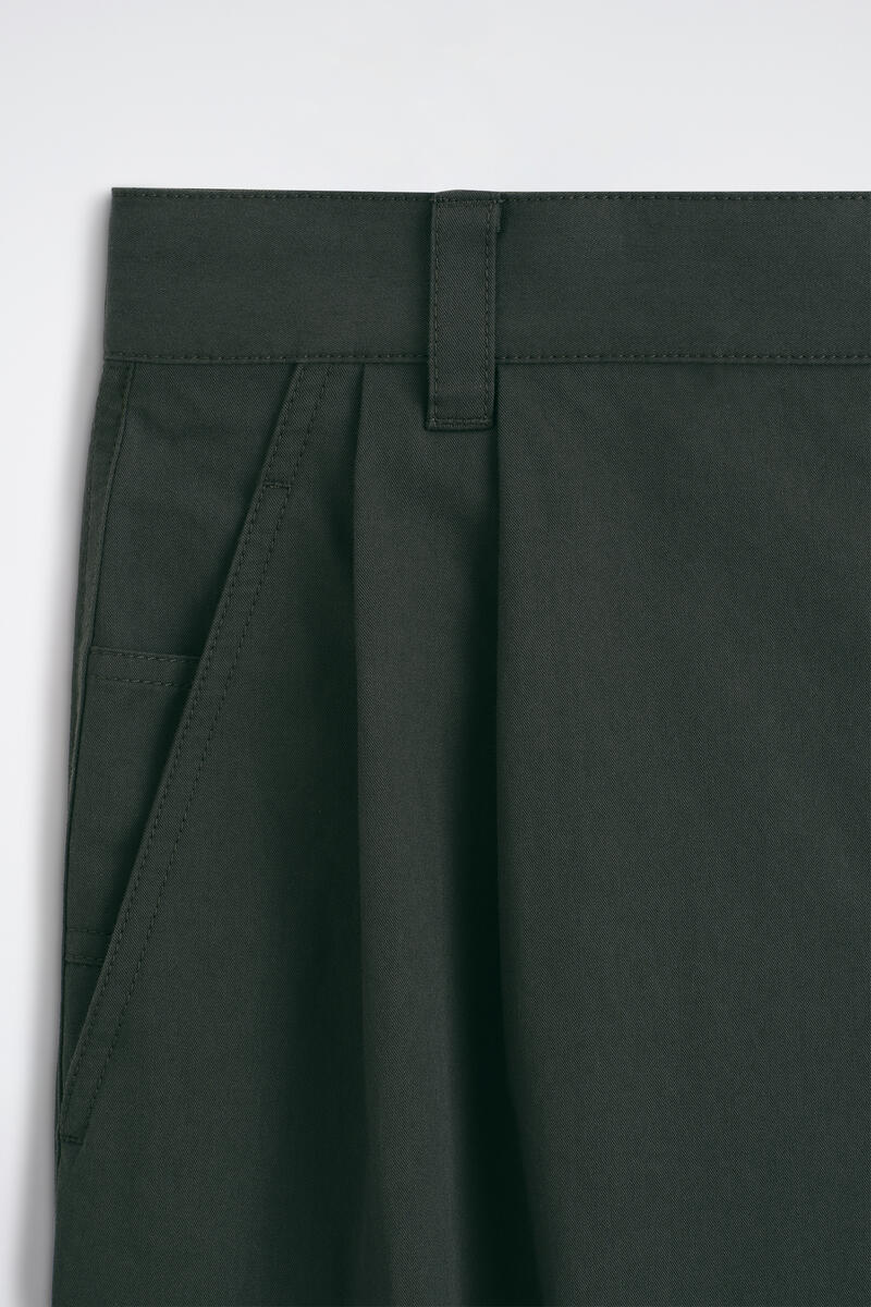 COS コットンリラックスフィット バレルレッグ ユーティリティパンツ