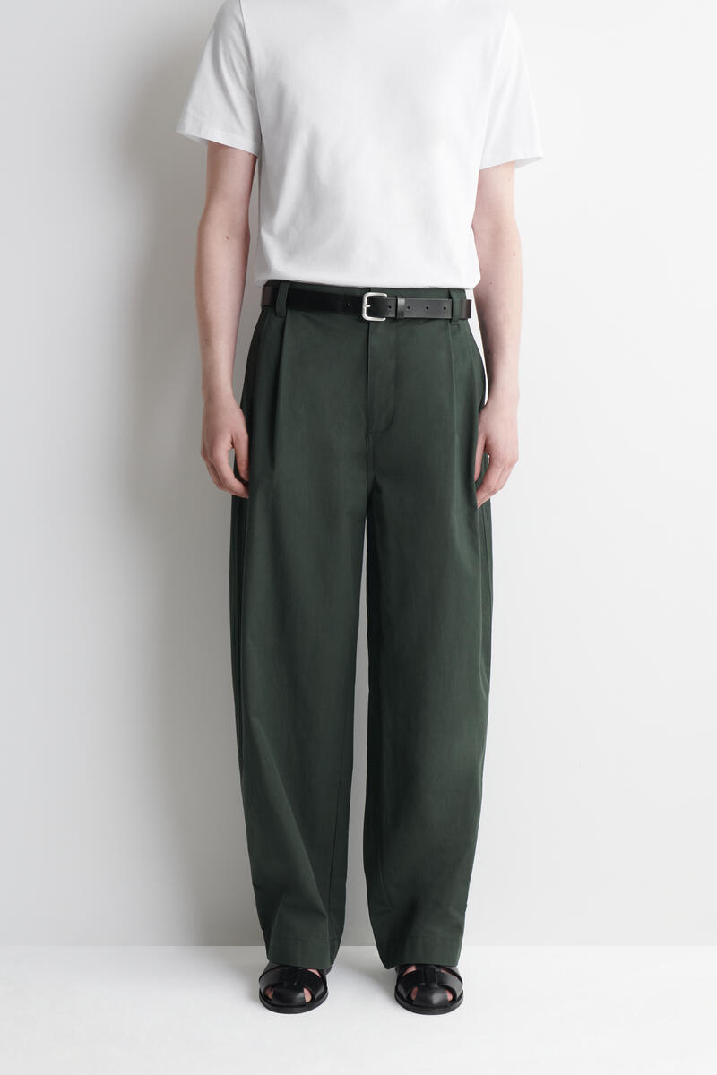 COS コットンリラックスフィット バレルレッグ ユーティリティパンツ