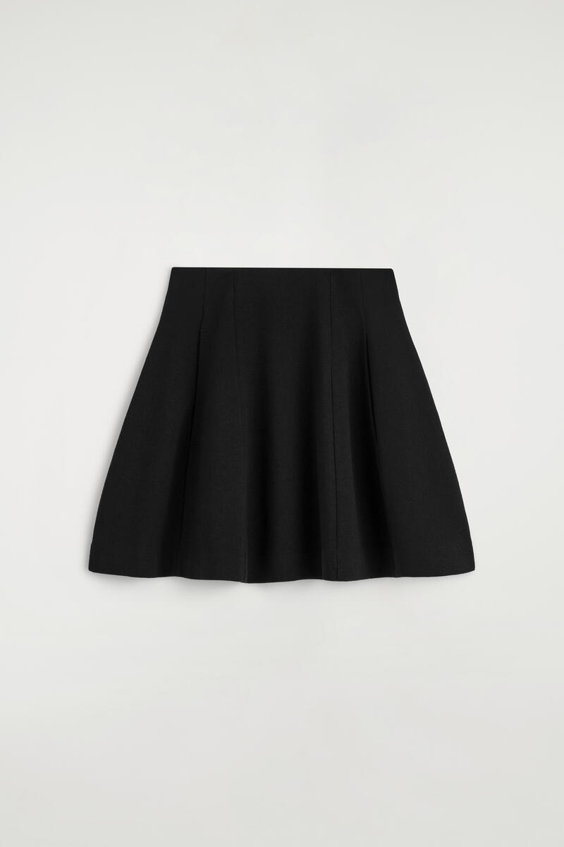 COS スカルプテッド パネルジャージー ミニスカート