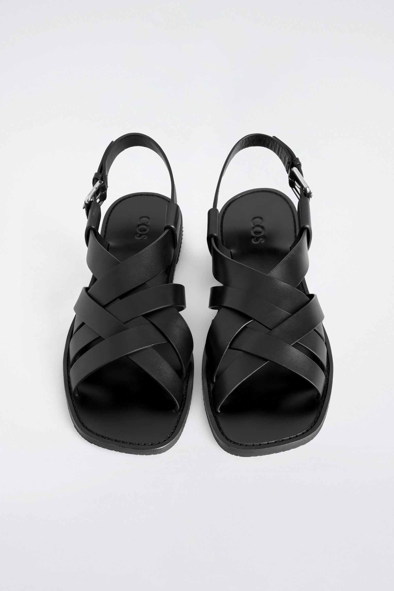 WOVEN LEATHER SANDALS 編み込みレザーサンダル ブラック｜COS コス
