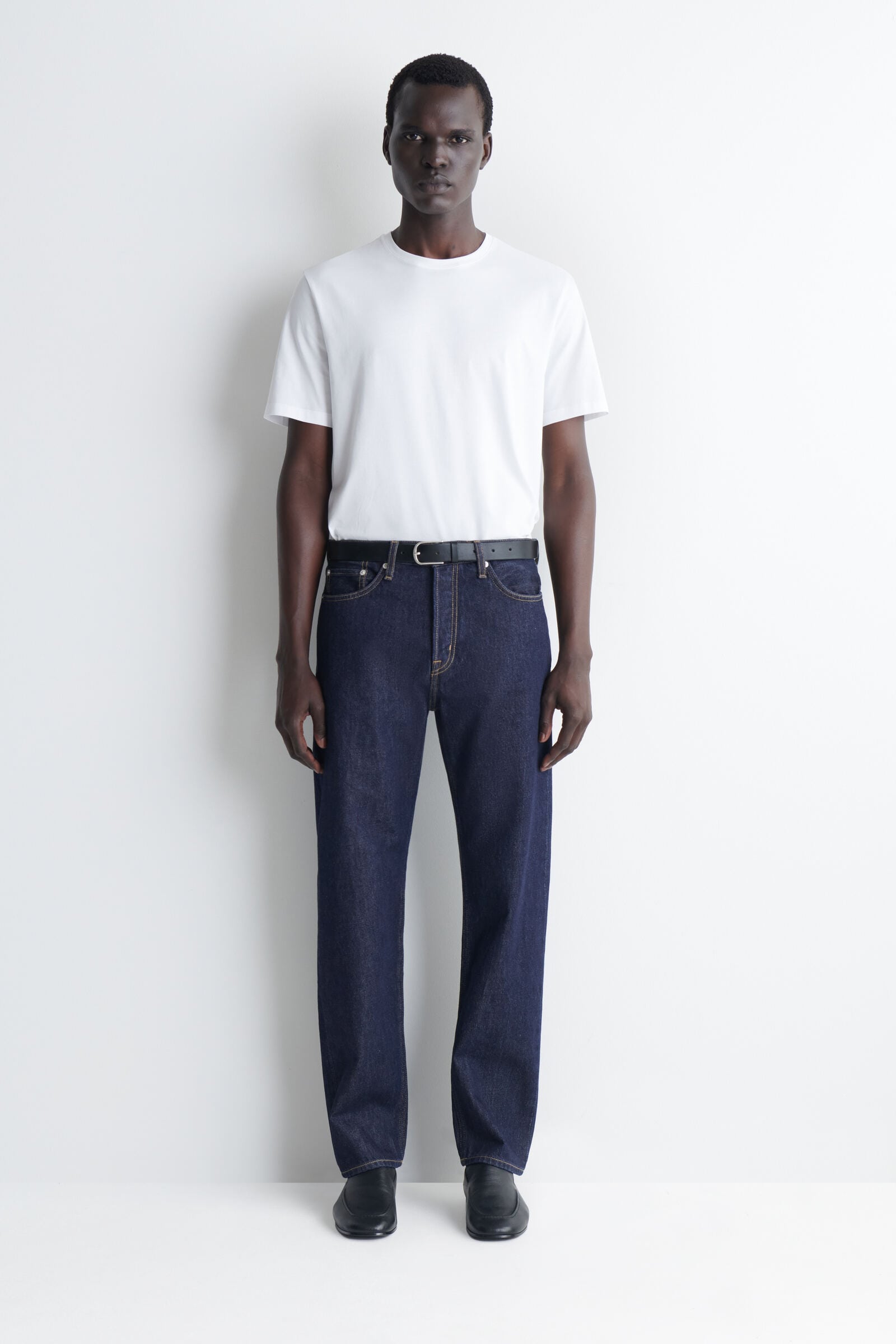 SIGNATURE REGULAR-FIT STRAIGHT-LEG JEANS シグネチャー レギュラー