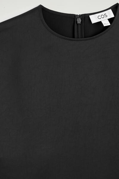COS オーバーサイズ サテン Tシャツ