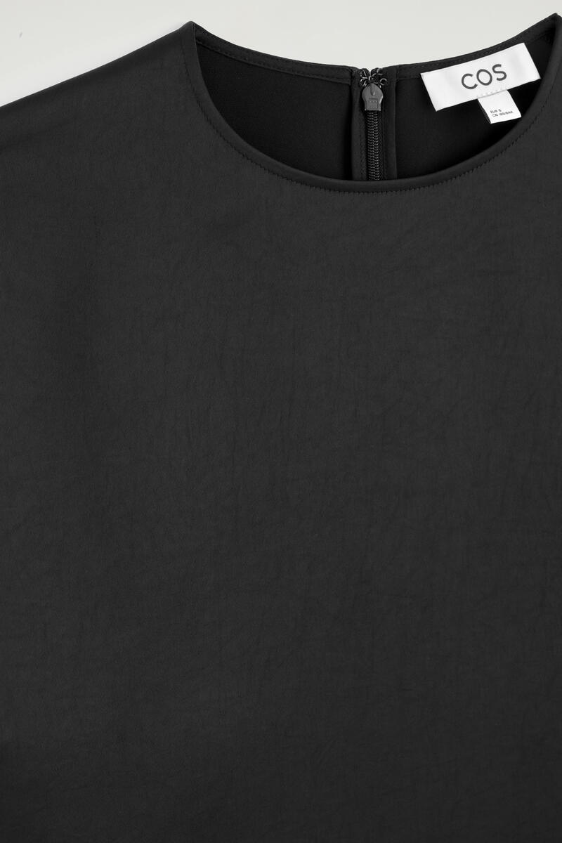 COS オーバーサイズ サテン Tシャツ