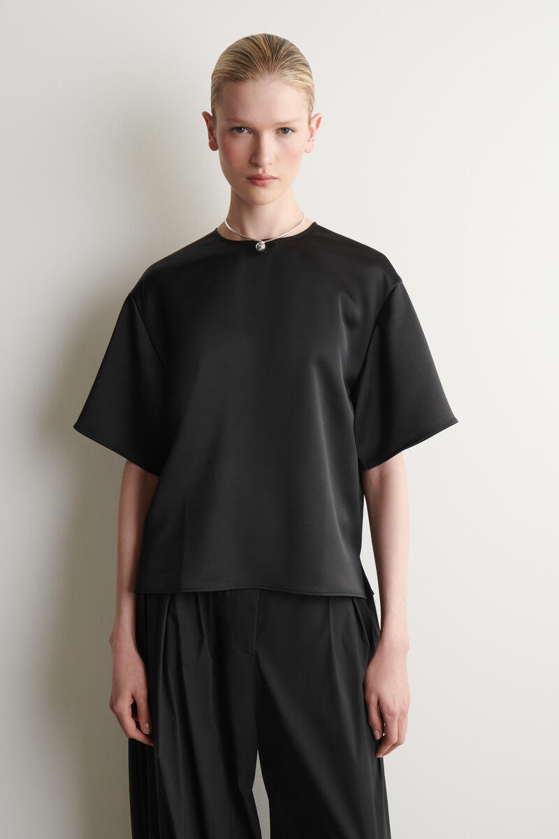 COS オーバーサイズ サテン Tシャツ
