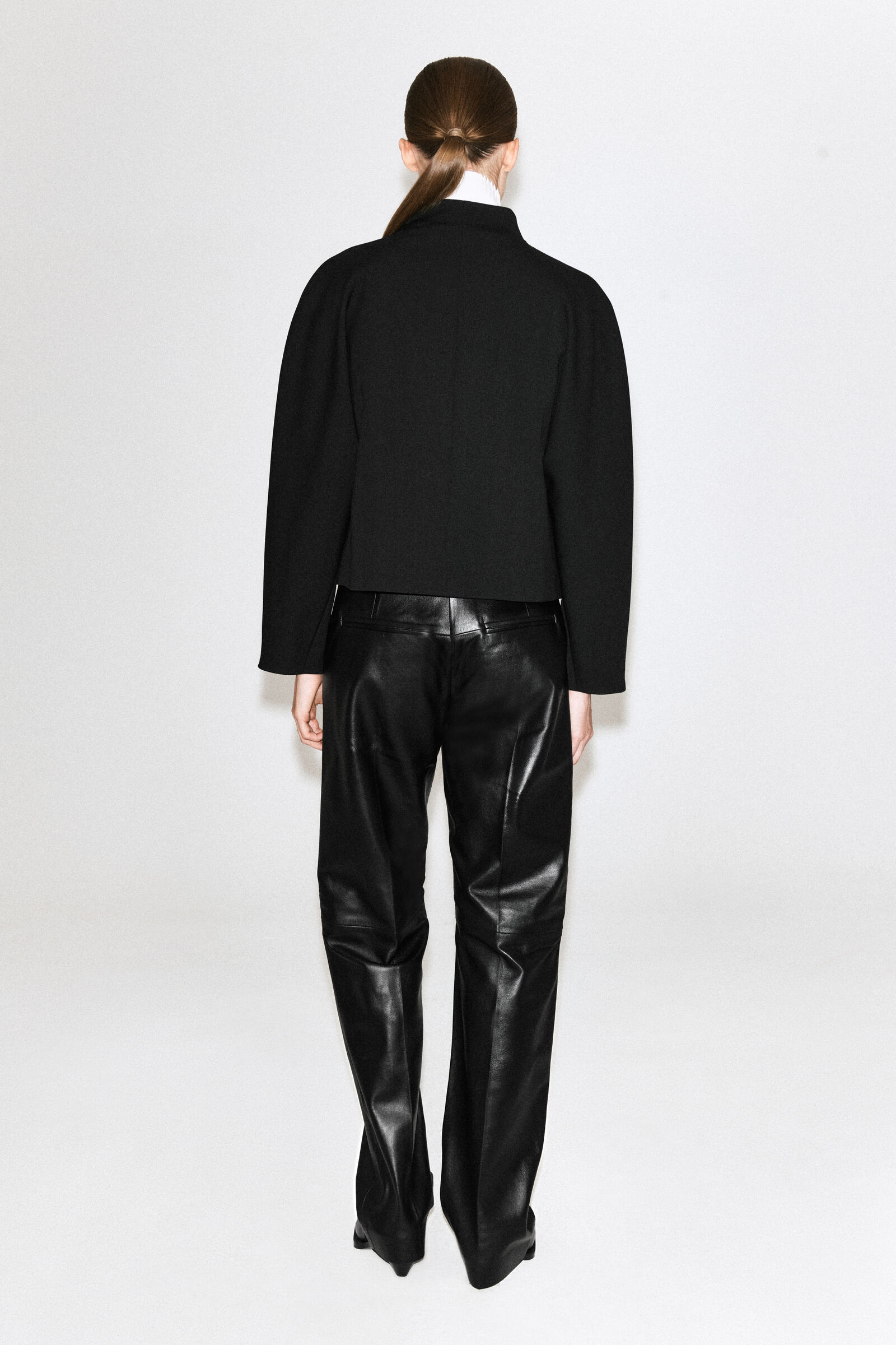SCULPTED STAND-COLLAR JACKET スカルプテッド スタンドカラー