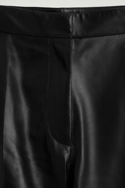 COS レザー ストレートレッグパンツ