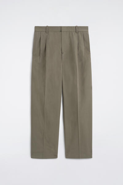 COS プリーツ入り リラックスフィット テーパードパンツ