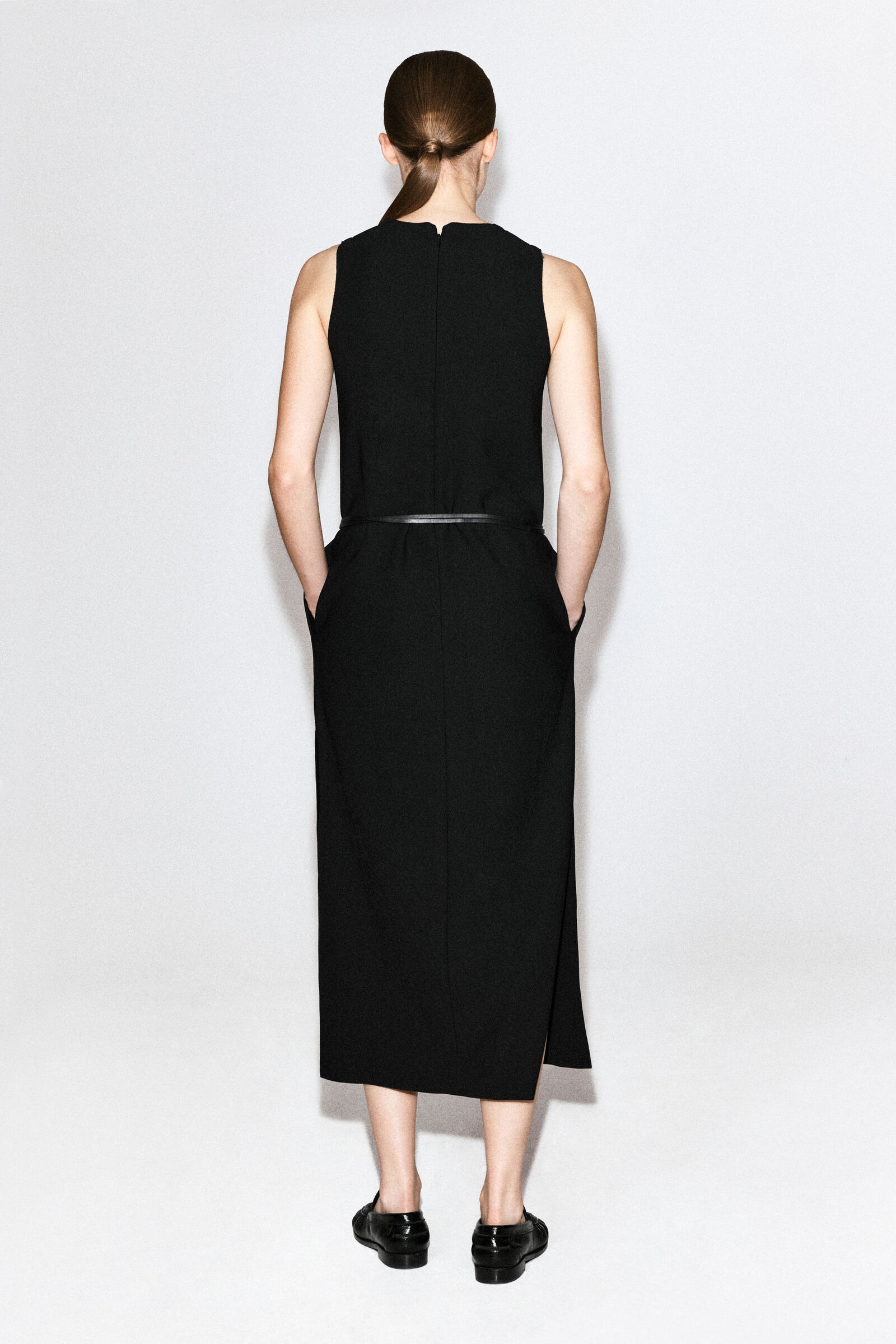 SLEEVELESS CREPE MIDI DRESS ノースリーブ クレープ ミディワンピース