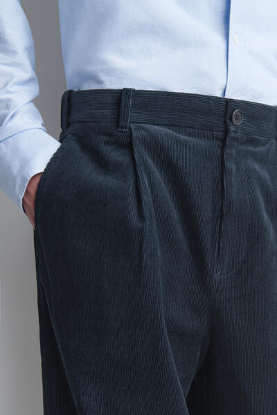 COS コーデュロイ リラックスフィット テーパードパンツ