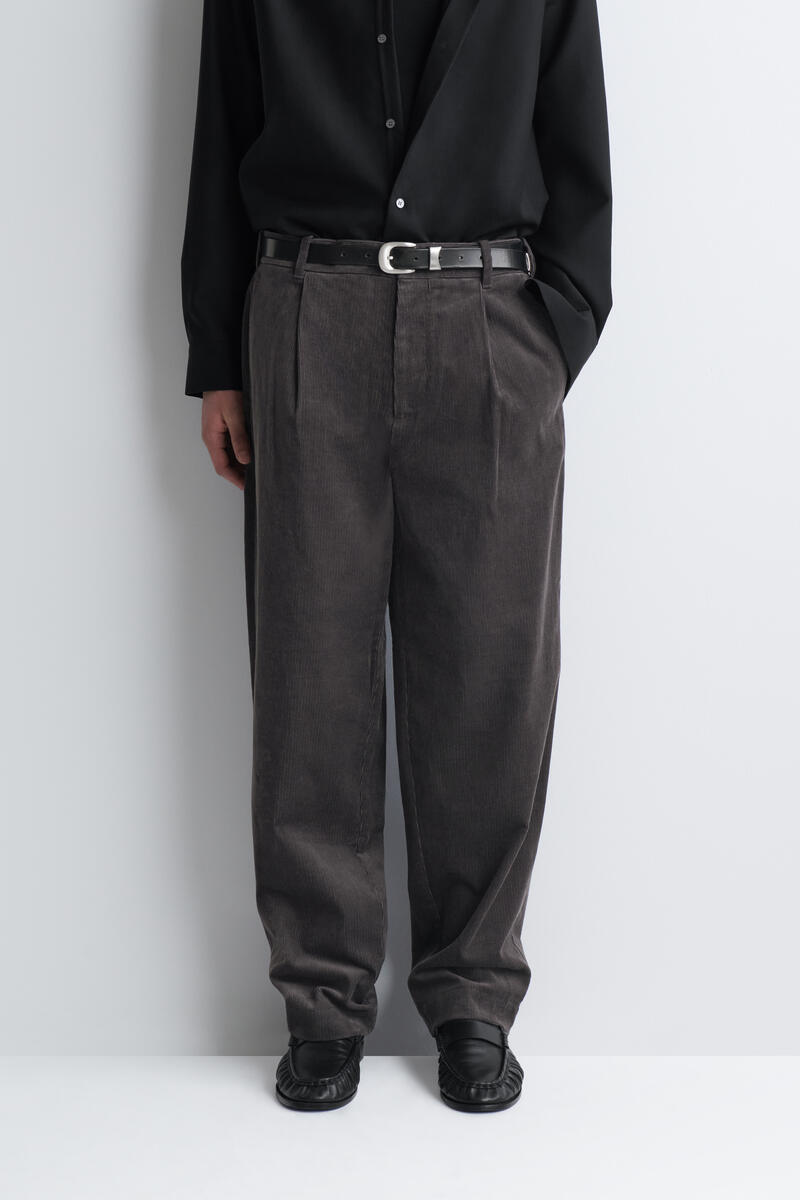 COS コーデュロイ リラックスフィット テーパードパンツ