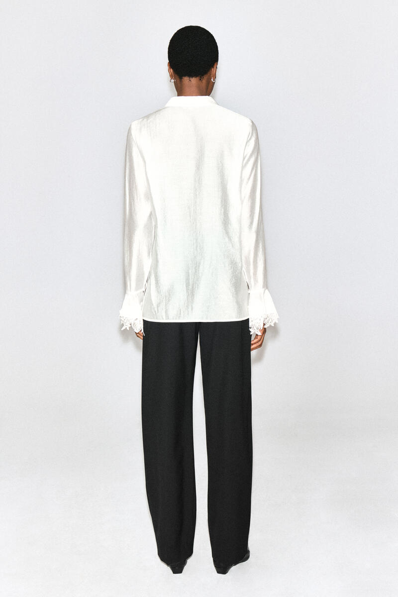 COS フルイド レースディテール シャツ