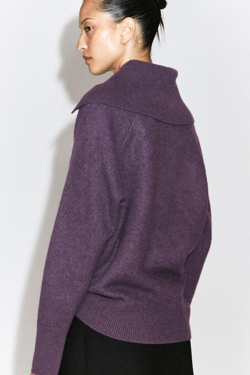 V-DETAIL CASHMERE FUNNEL-NECK JUMPER Vディテール カシミヤ ファネル