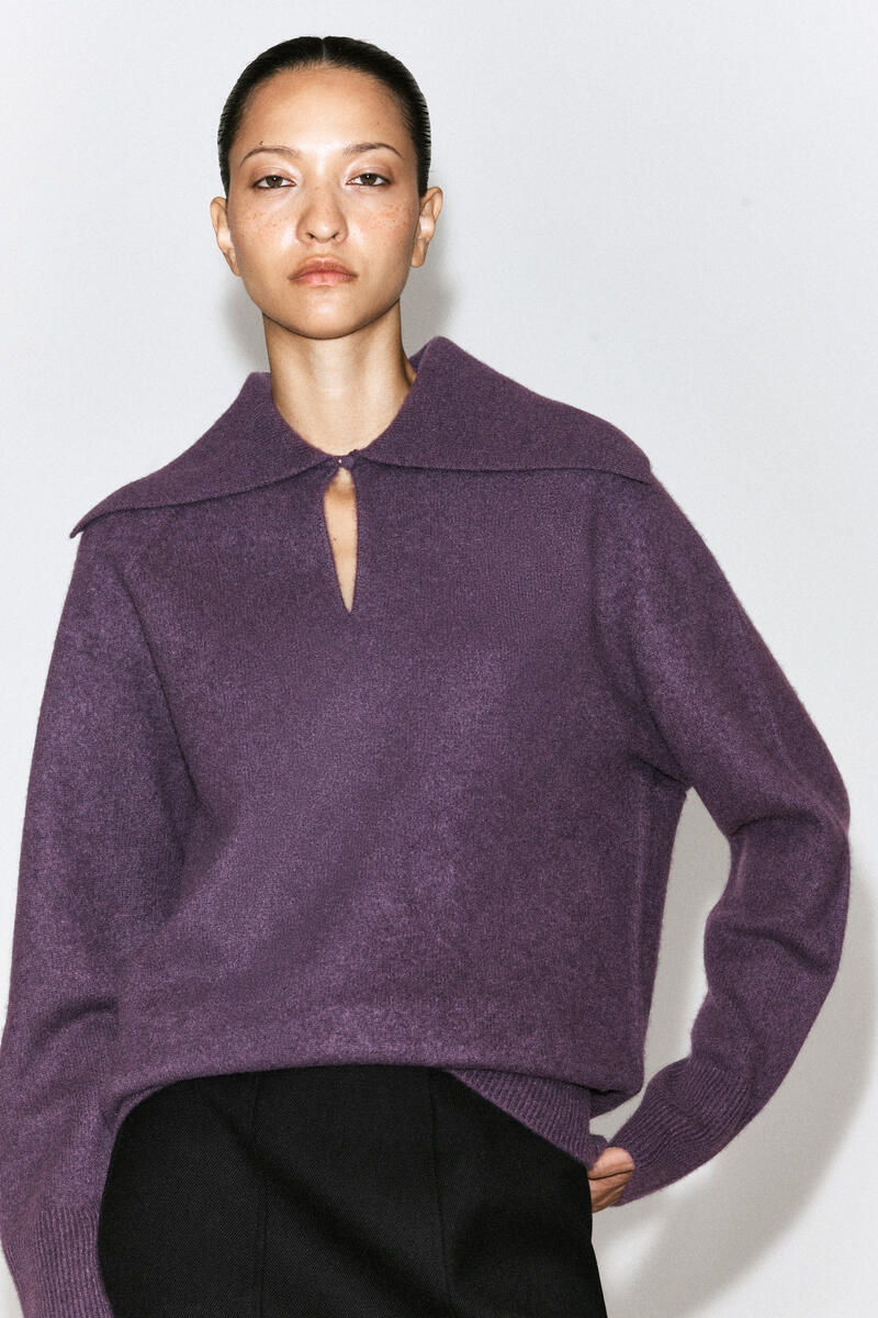 V-DETAIL CASHMERE FUNNEL-NECK JUMPER Vディテール カシミヤ ファネル