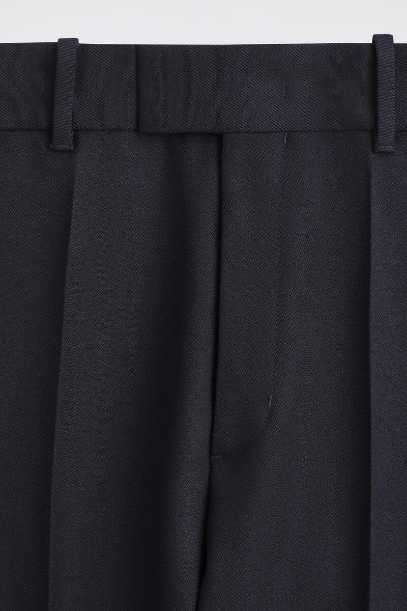 COS ウールツイル レギュラーフィット テーパードパンツ