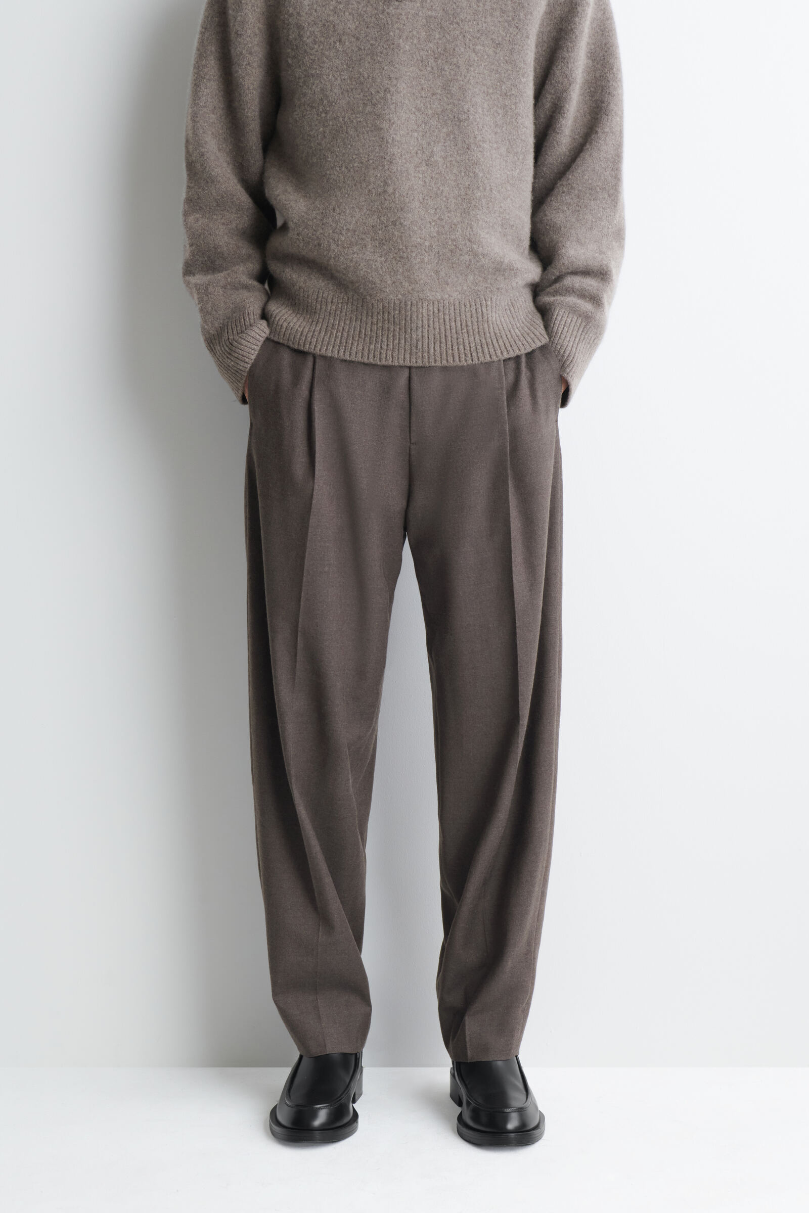 WOOL-FLANNEL RELAXED-FIT STRAIGHT-LEG TROUSERS ウールフランネル