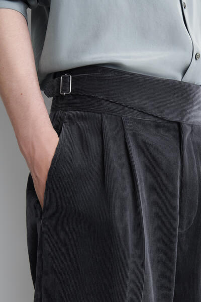 COS ベルトディテールコーデュロイリラックスフィットワイドレッグパンツ