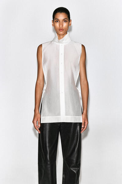 FRILL-COLLAR BIB