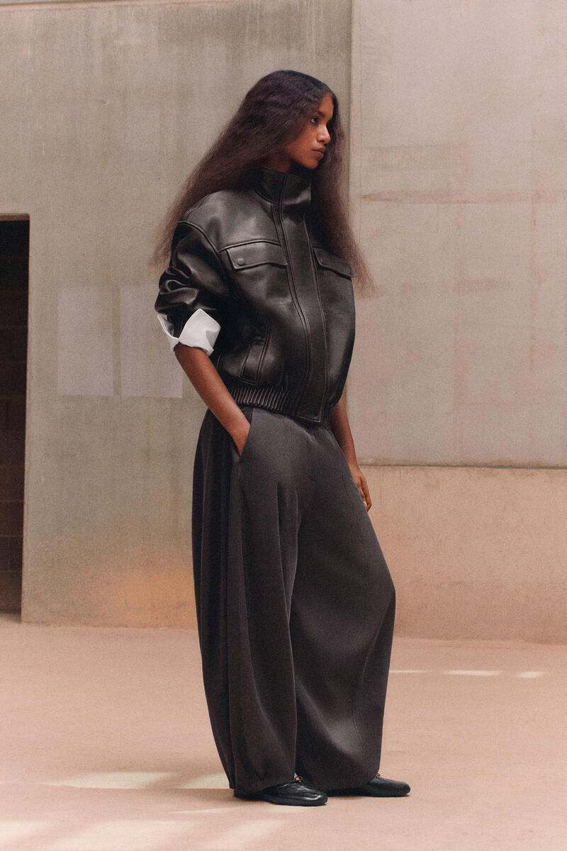 LEATHER FUNNEL-NECK BOMBER JACKET レザー ファネルネック ボンバー