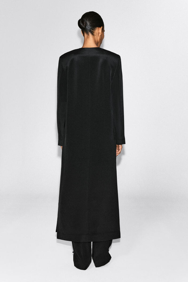 COS ボタンディテール シルククレープ ロングコート