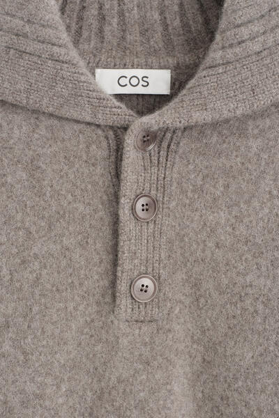 COS ボタン付き カシミヤ ファネルネックセーター