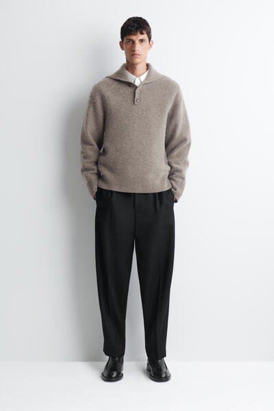 COS ボタン付き カシミヤ ファネルネックセーター