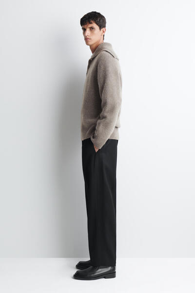 COS ボタン付き カシミヤ ファネルネックセーター