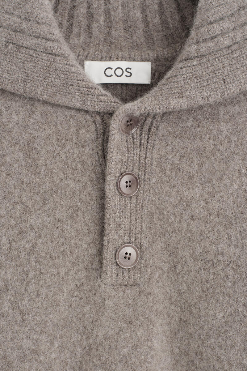 COS ボタン付き カシミヤ ファネルネックセーター