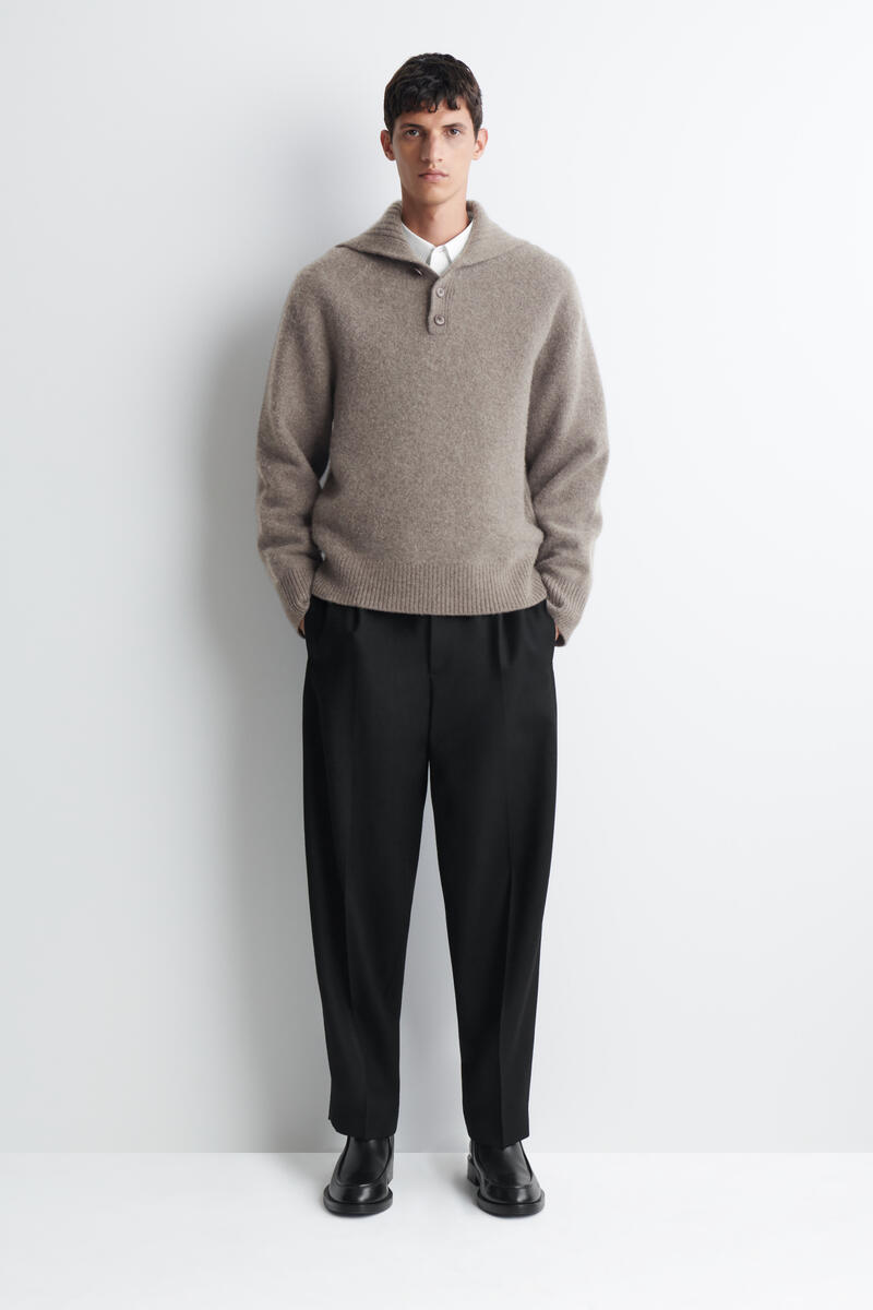 COS ボタン付き カシミヤ ファネルネックセーター