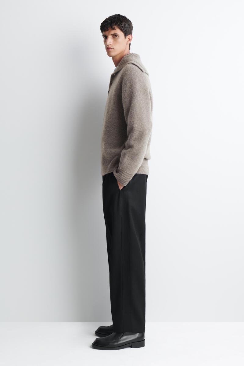 COS ボタン付き カシミヤ ファネルネックセーター