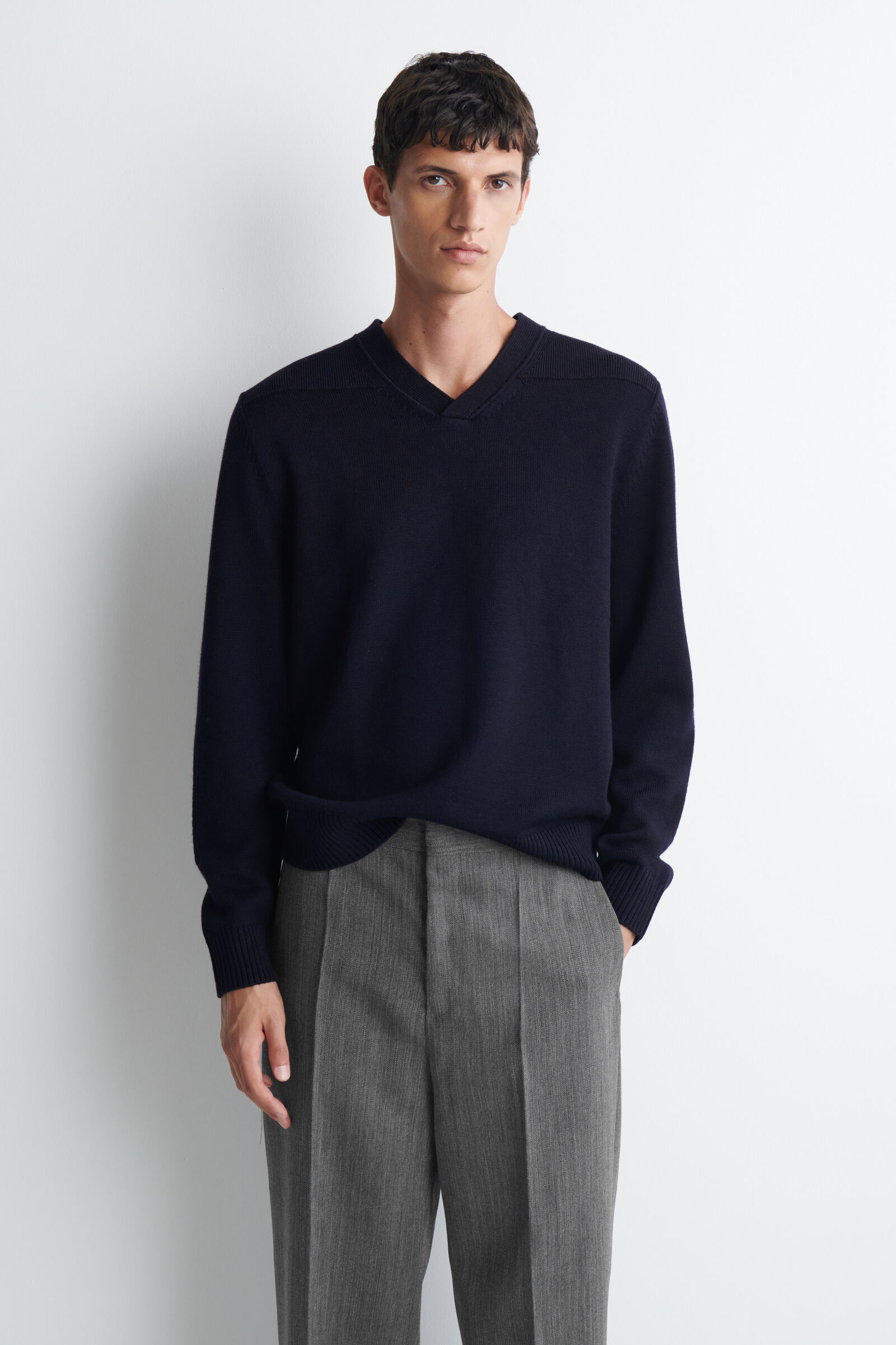 希少 HERMES アシンメトリーVネック メリノウール ニット セーター M MERINO WOOL V-NECK JUMPER メリノウール Vネックセーター MIDNIGHT