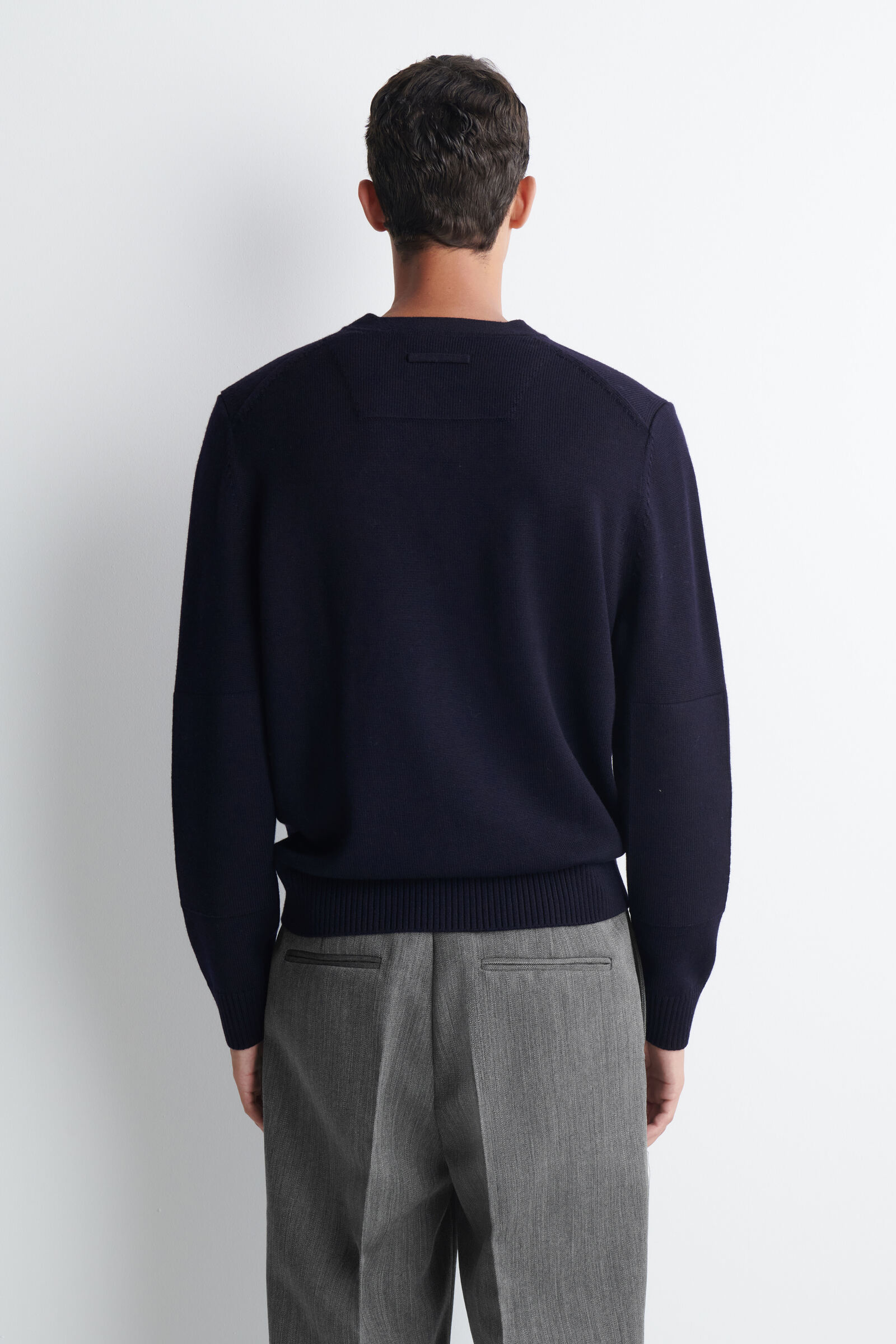 MERINO WOOL V-NECK JUMPER メリノウール Vネックセーター MIDNIGHT