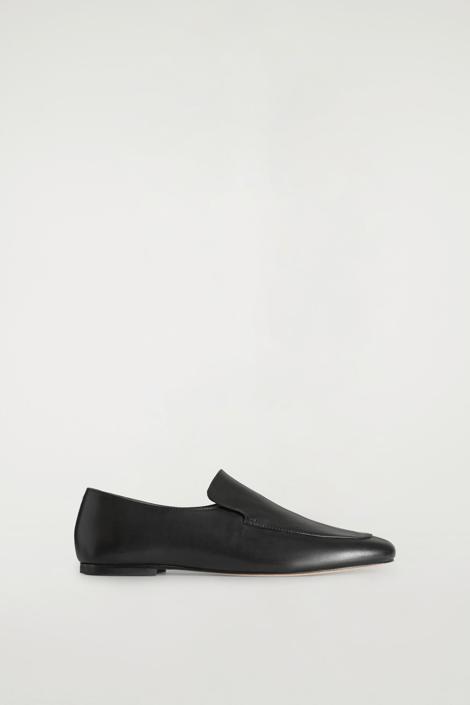 LEATHER LOAFERS レザーローファー ブラック｜COS コス 公式オンライン 