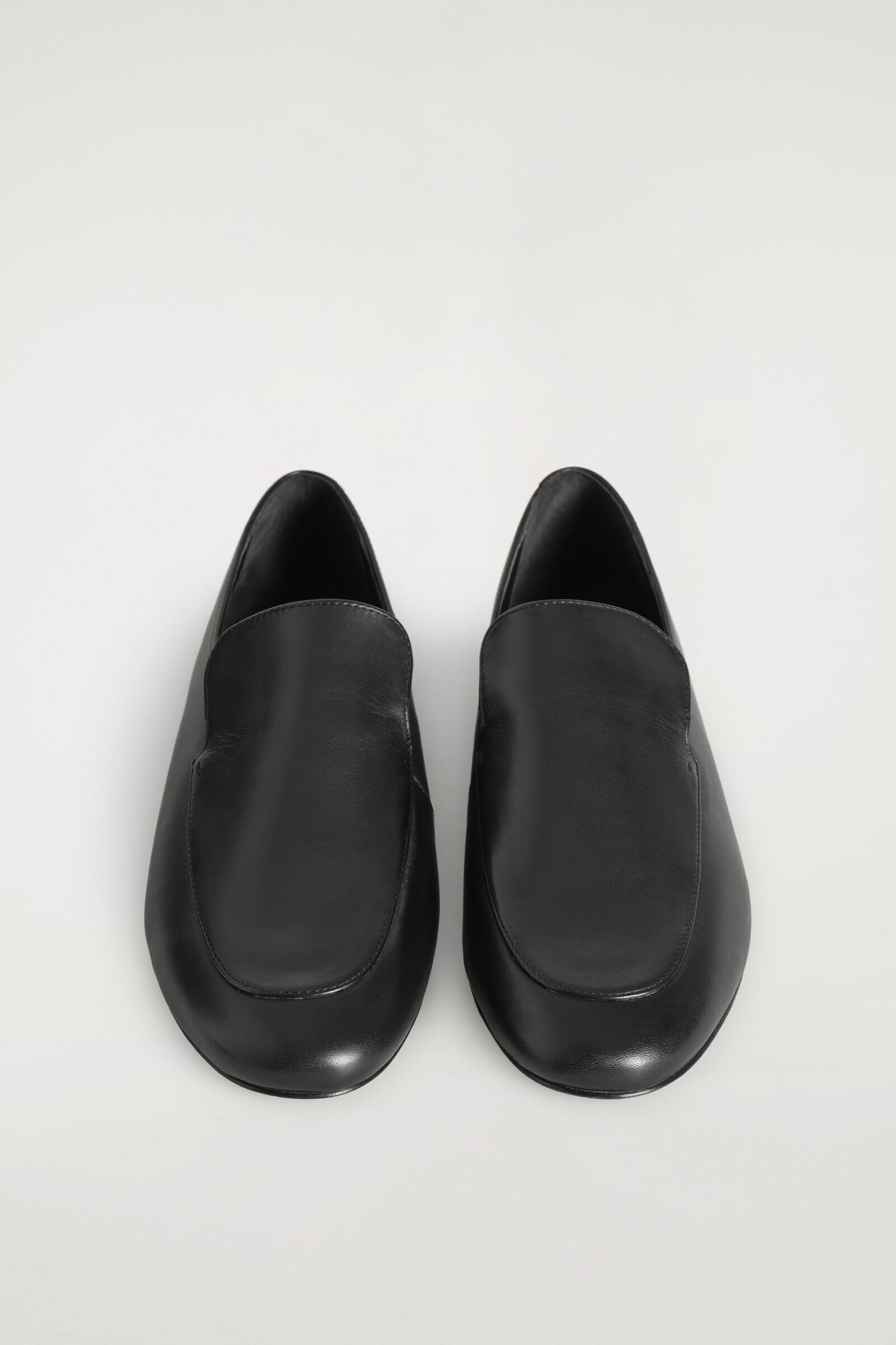LEATHER LOAFERS レザーローファー ブラック｜COS コス 公式オンライン 
