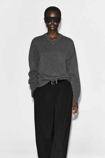 MERINO WOOL LAYERED V-NECK JUMPER