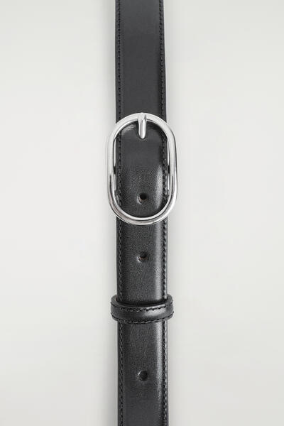 COS オーバルバックルレザーベルト
