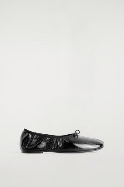 CRINKLED PATENT-LEATHER BALLET FLATS
