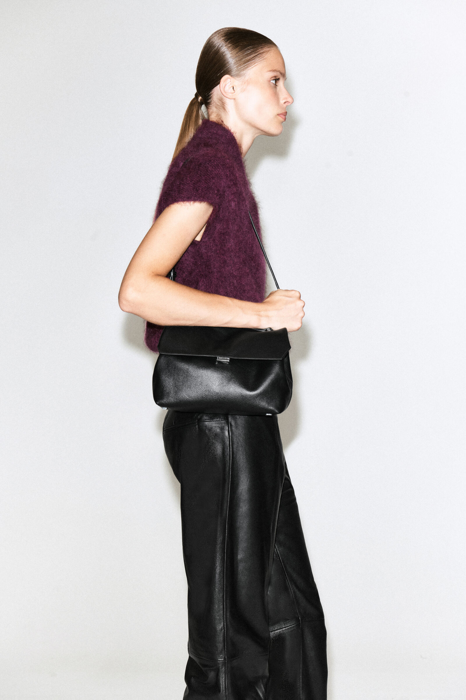 MINI FLAP BAG - LEATHER BLACK｜COS コス 公式オンラインストア