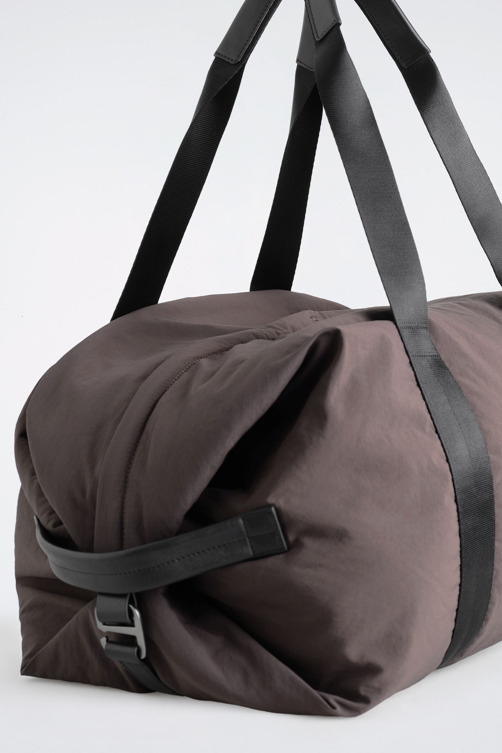 LEATHER-DETAIL DUFFLE BAG - NYLON レザーディテール ダッフルバッグ 