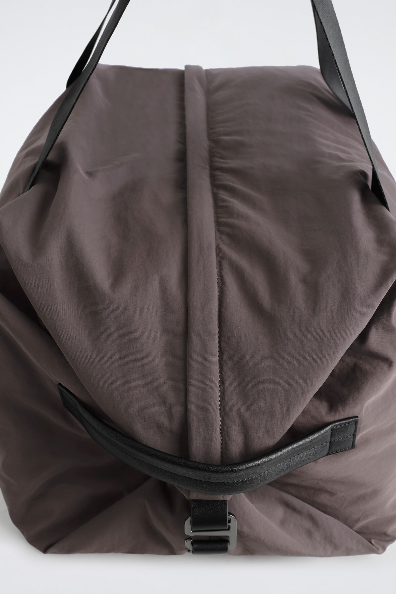 LEATHER-DETAIL DUFFLE BAG - NYLON レザーディテール ダッフルバッグ 