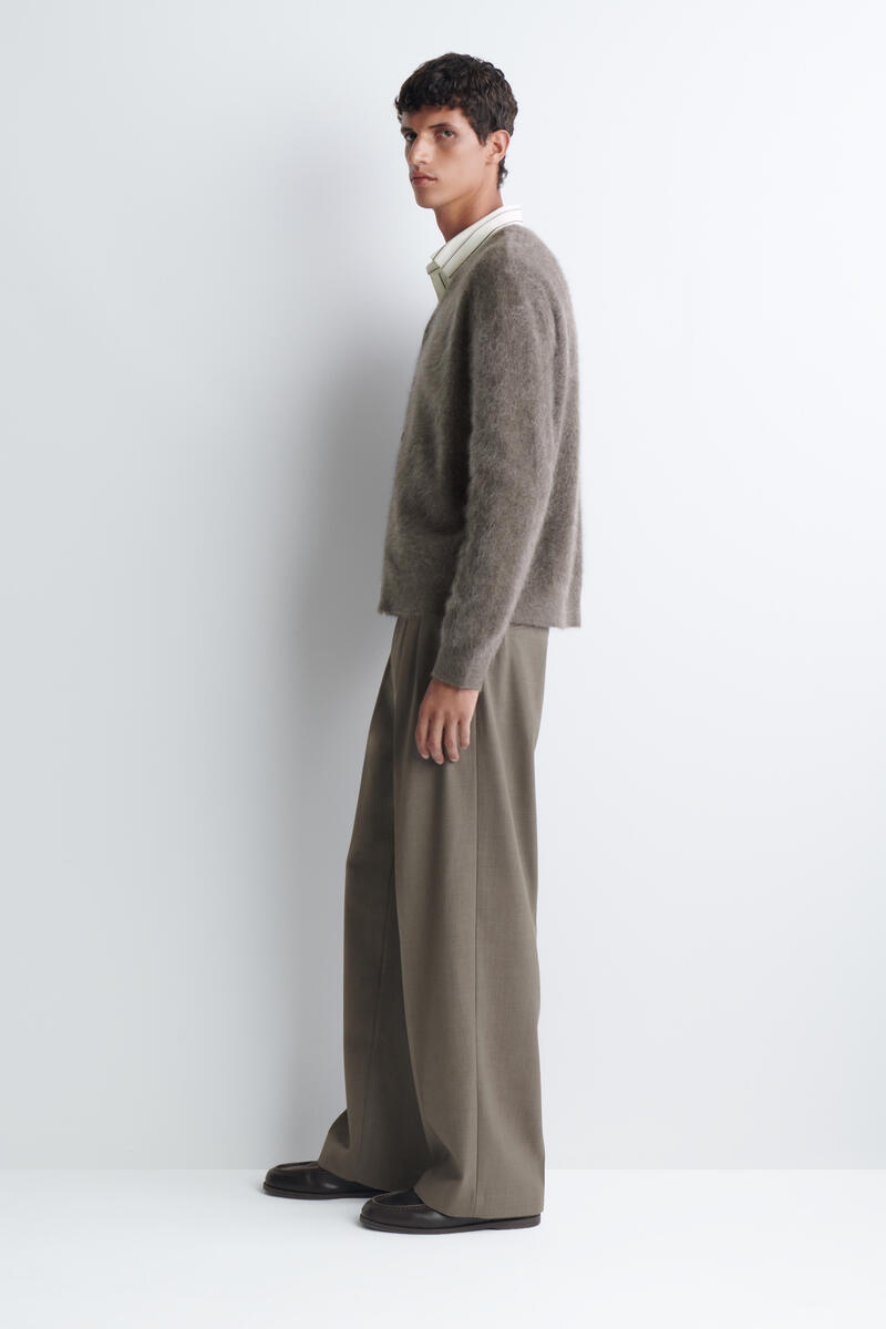 COS ブラッシュドカシミヤVネックカーディガン