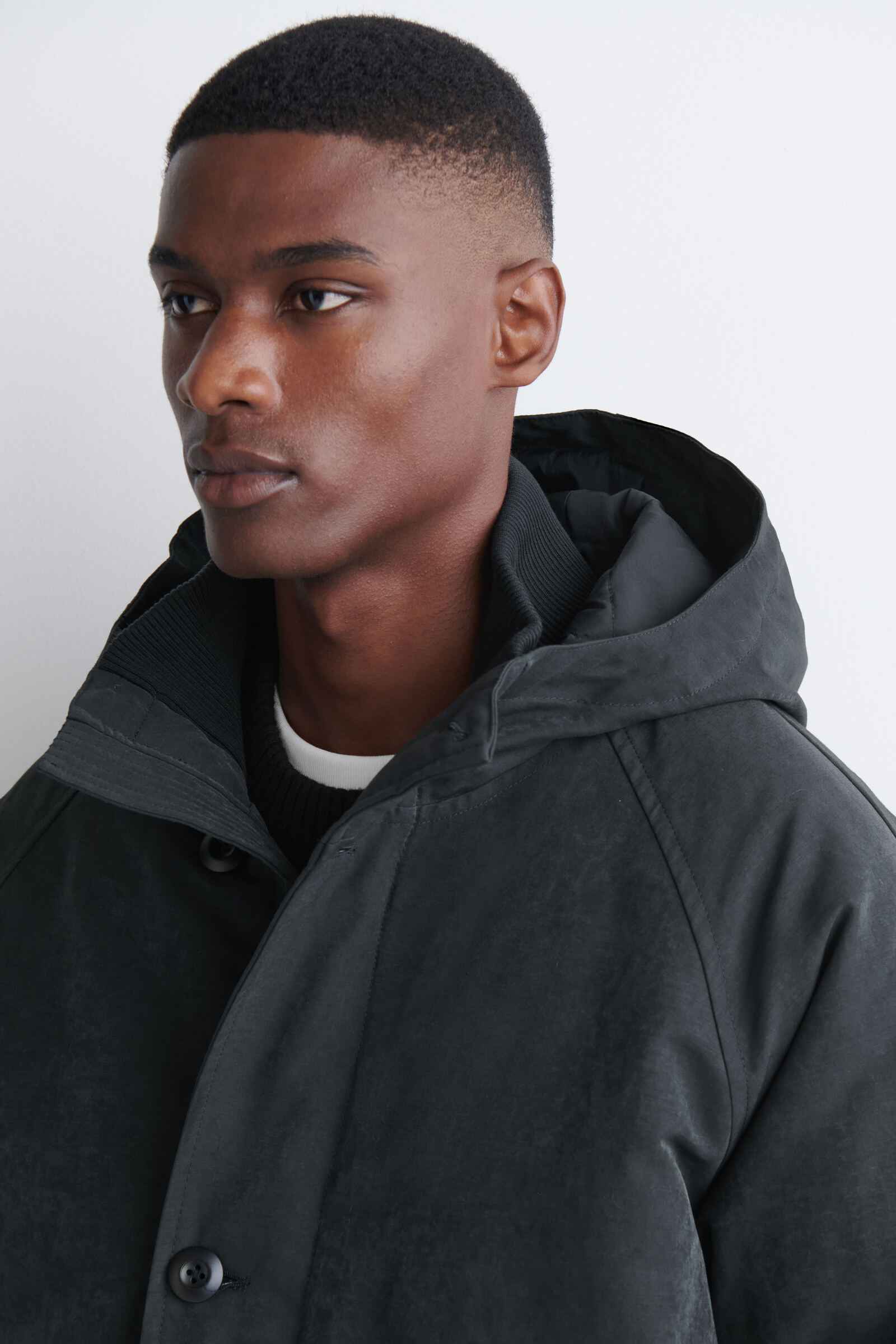 PADDED HOODED DOWN JACKET パッド入りフード付きダウンジャケット 