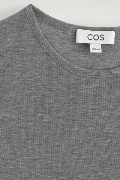 COS スリム リヨセルメリノ Tシャツ