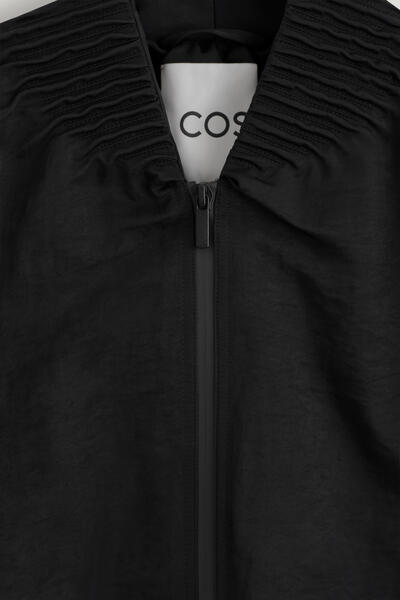 COS ギャザーナイロンボンバージャケット