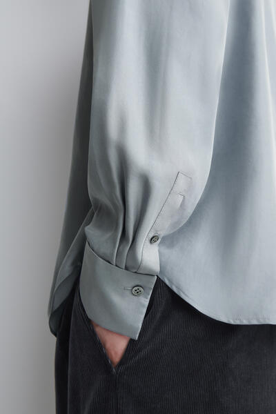 COS リラックス シルクシャツ