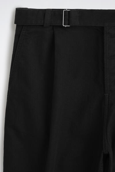 COS バックルデニム リラックスフィット バレルレッグパンツ