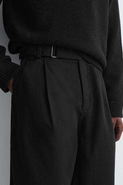 COS バックルデニム リラックスフィット バレルレッグパンツ