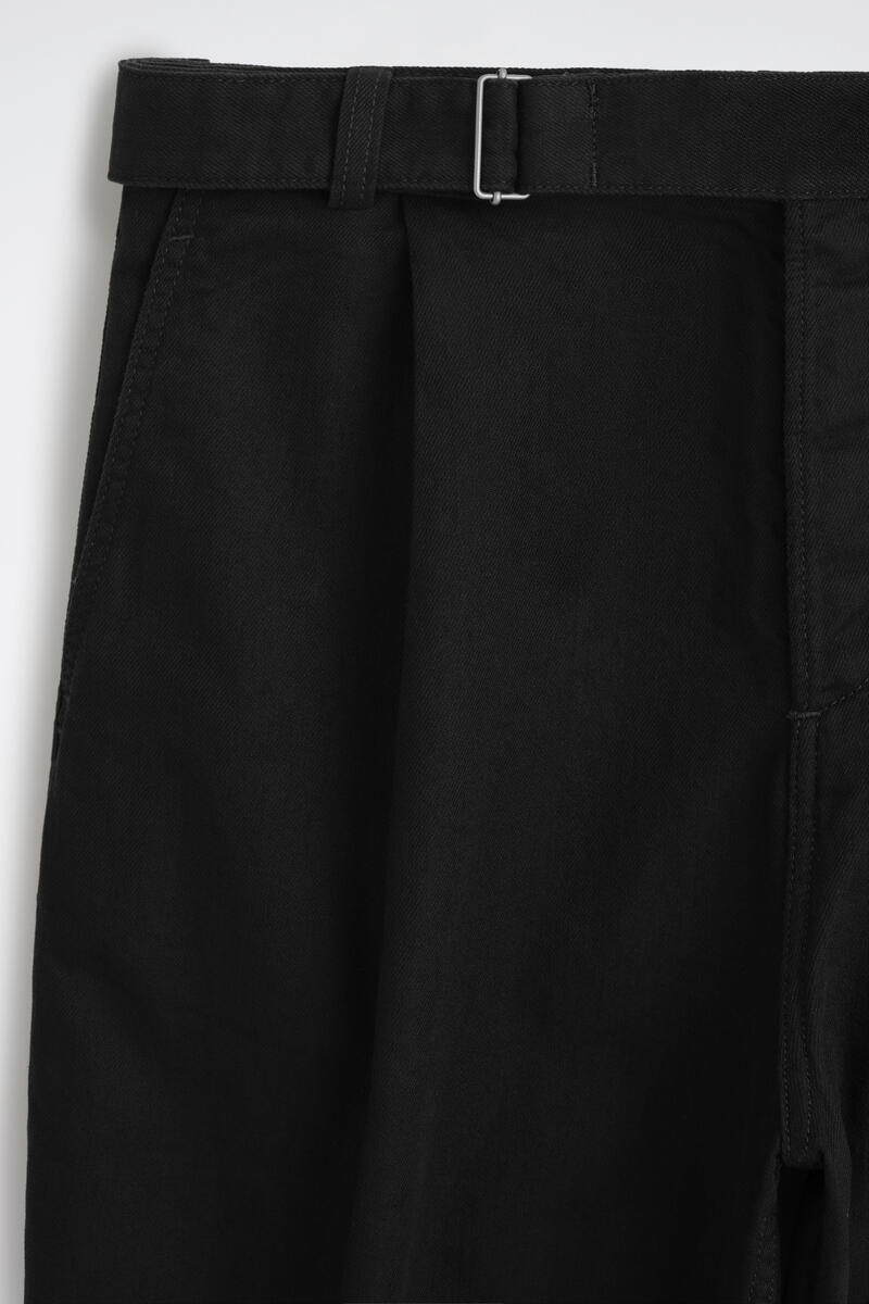 COS バックルデニム リラックスフィット バレルレッグパンツ