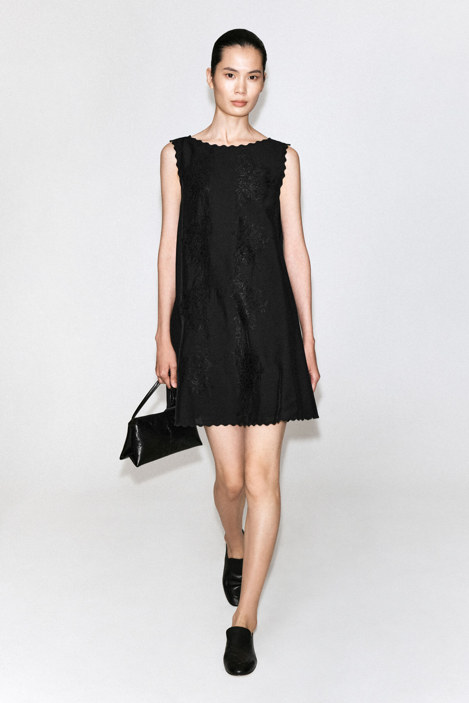 SCALLOPED LACE-DETAIL MINI DRESS スカラップレースディテール ミニ