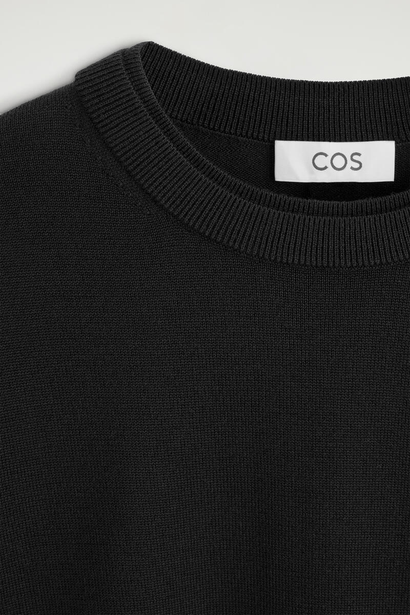 COS レザーパッチ メリノウール クルーネックセーター