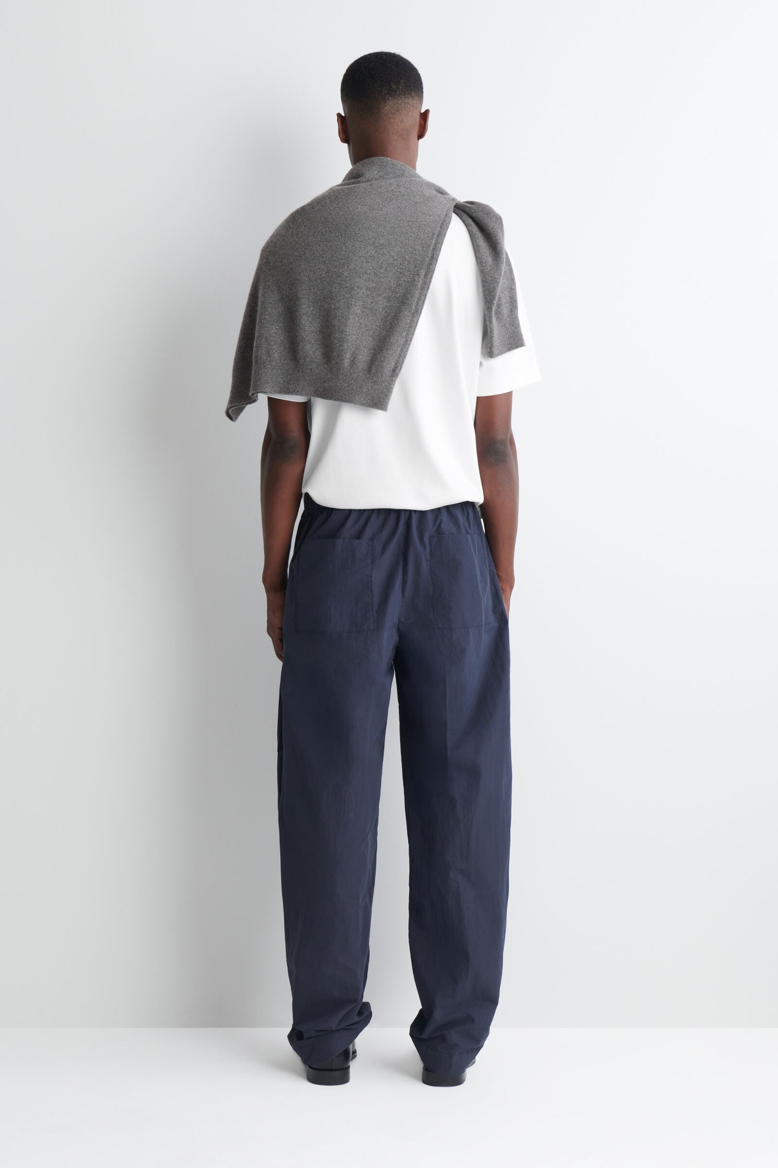 ZIP-DETAIL RELAXED-FIT STRAIGHT-LEG TROUSERS ジップディテール